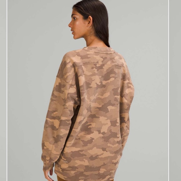 Lululemon Perfectly Oversized Crew Heritage 365 Camo Beige Multi-4 - Picture 1 of 16